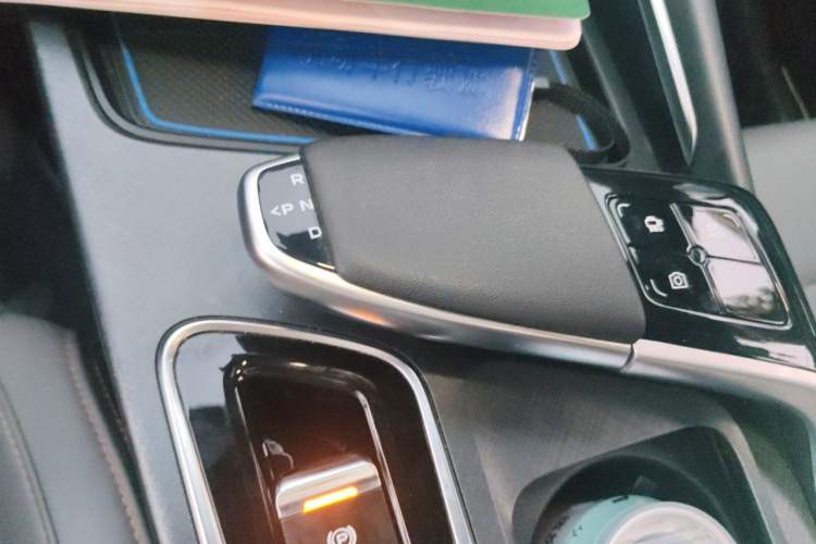 Used CHANGAN UNI-T 2022 1.5T Luxury Edition Gear Lever