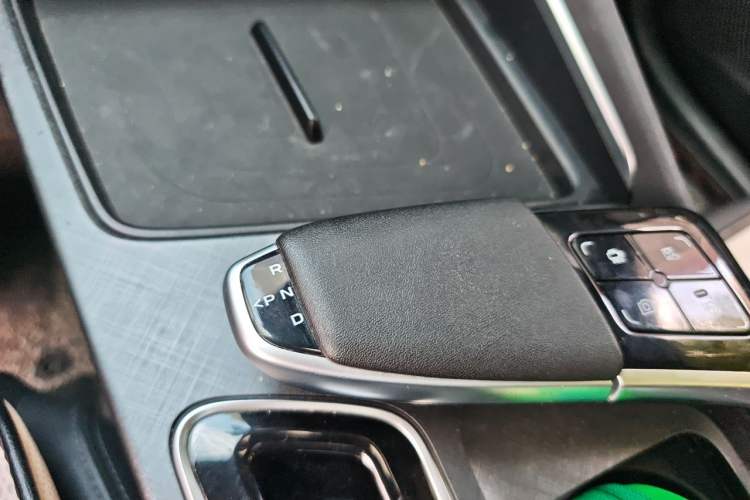 Used CHANGAN UNI-T 2022 1.5T Flagship Edition Gear Lever