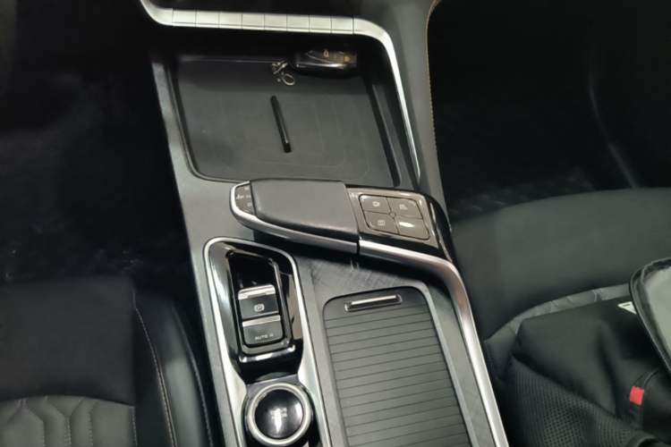 Used CHANGAN UNI-T 2022 2.0T Flagship Edition Gear Lever