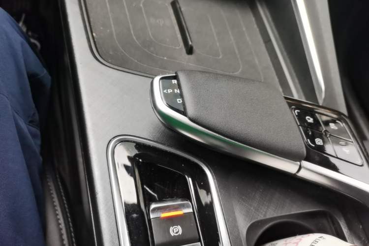 Used CHANGAN UNI-T 2022 1.5T Flagship Edition Gear Lever
