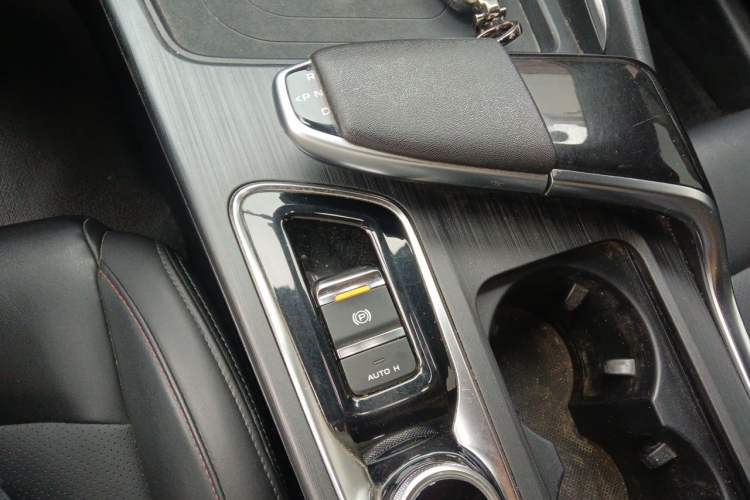 Used CHANGAN UNI-T 2022 1.5T Excellence Model Gear Lever