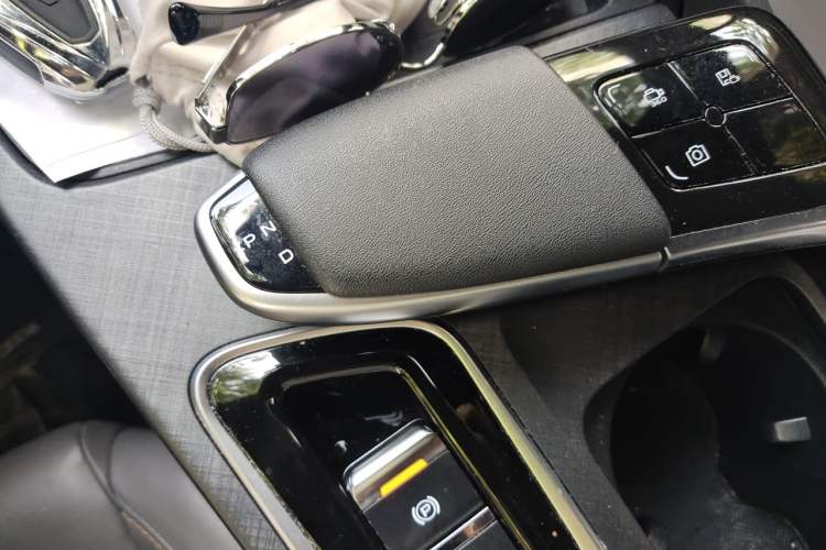 Used CHANGAN UNI-T 2022 1.5T Prestige Version Gear Lever