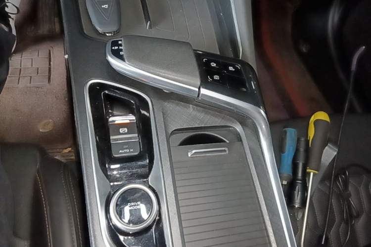 Used CHANGAN UNI-T 2022 1.5T Prestige Version Gear Lever