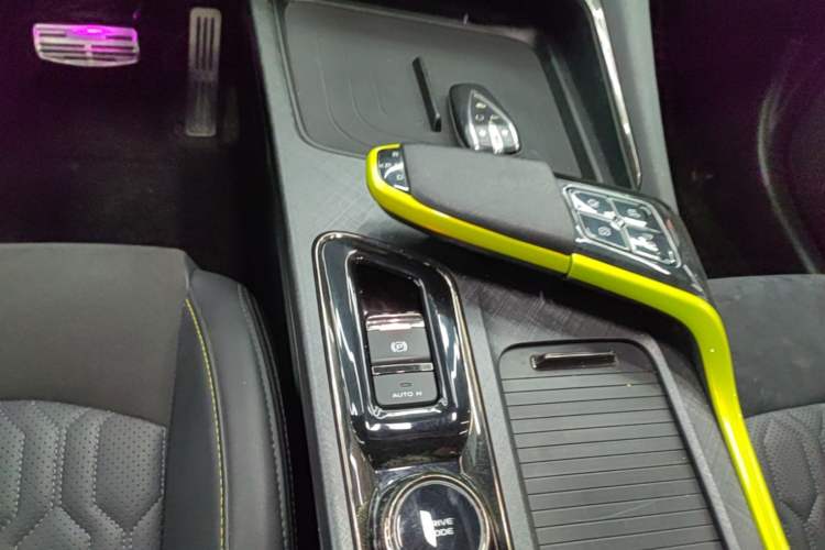 Used CHANGAN UNI-T 2022 1.5T Sport Edition Flagship Version Gear Lever