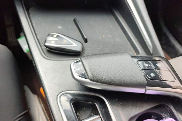 Used CHANGAN UNI-T 2022 1.5T Prestige Version Gear Lever