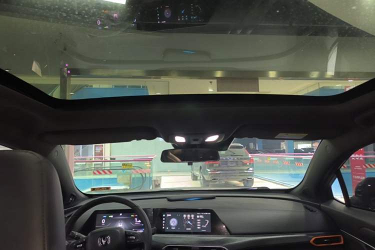 Used CHANGAN UNI-T 2022 1.5T Prestige Version Headliner