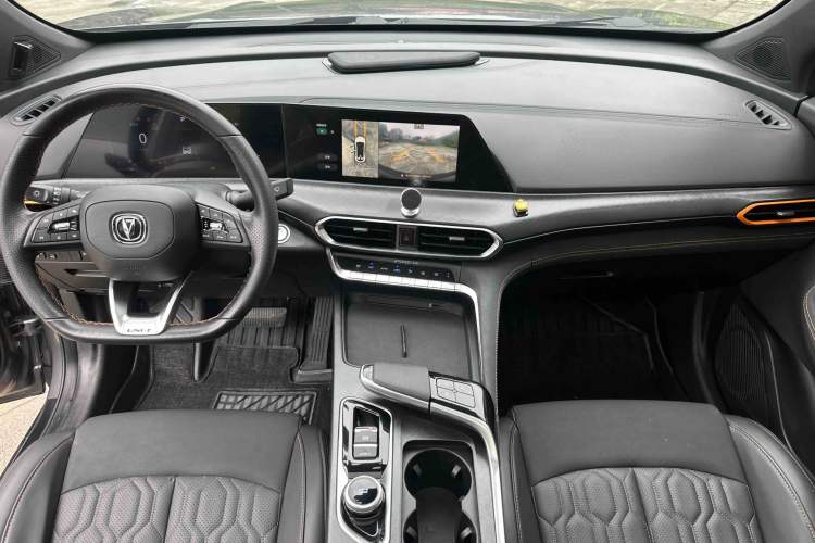 Used CHANGAN UNI-T 2022 1.5T Prestige Version Interior 1