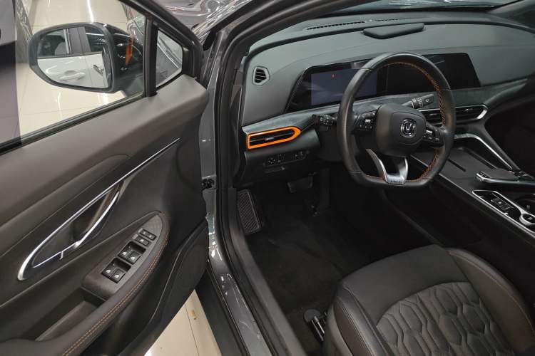 Used CHANGAN UNI-T 2022 1.5T Prestige Version Interior 3