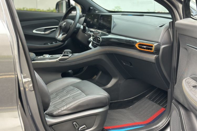 Used CHANGAN UNI-T 2022 1.5T Flagship Edition Interior 4
