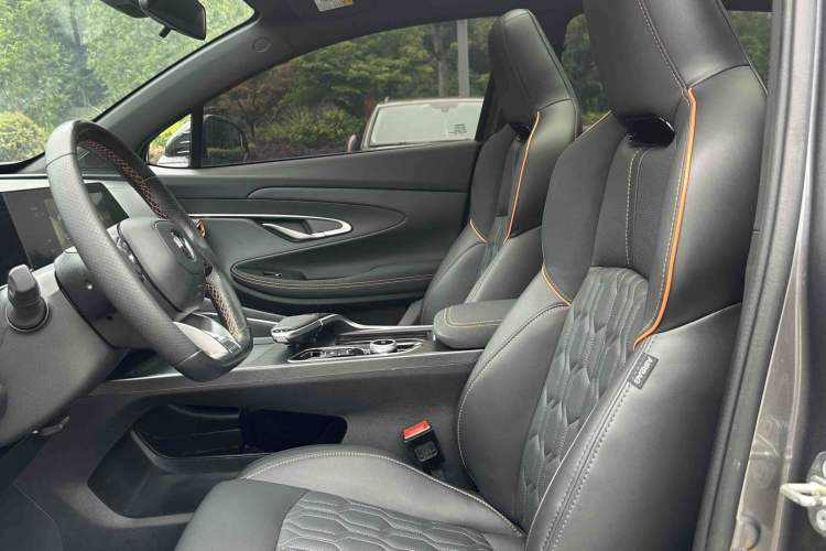 Used CHANGAN UNI-T 2022 1.5T Prestige Version Interior 4
