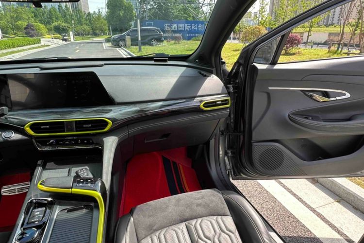 Used CHANGAN UNI-T 2022 1.5T Sport Edition Flagship Version Interior 8