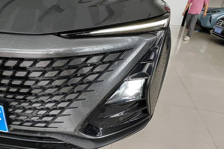 Used CHANGAN UNI-T 2022 2.0T Flagship Edition Left Front Headlight