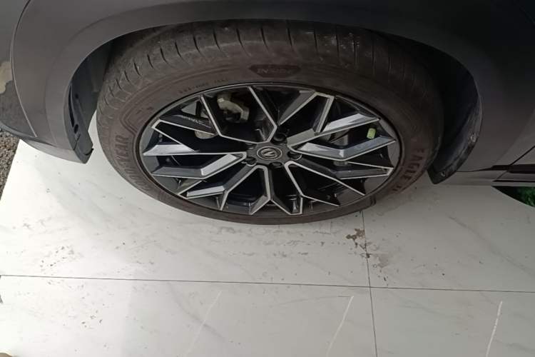 Used CHANGAN UNI-T 2022 1.5T Flagship Edition Left Front Wheel Hub