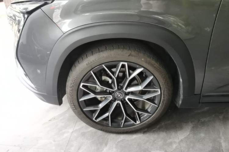 Used CHANGAN UNI-T 2022 1.5T Flagship Edition Left Front Wheel Hub