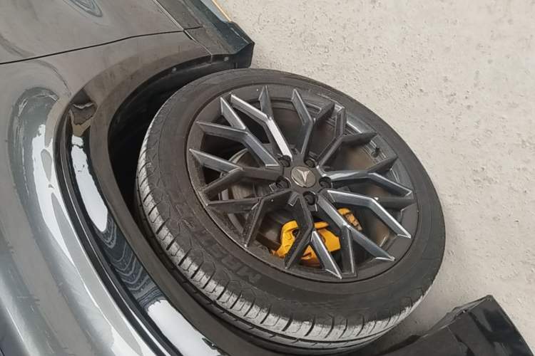 Used CHANGAN UNI-T 2022 2.0T Sport Edition Premium Version Left Front Wheel Hub