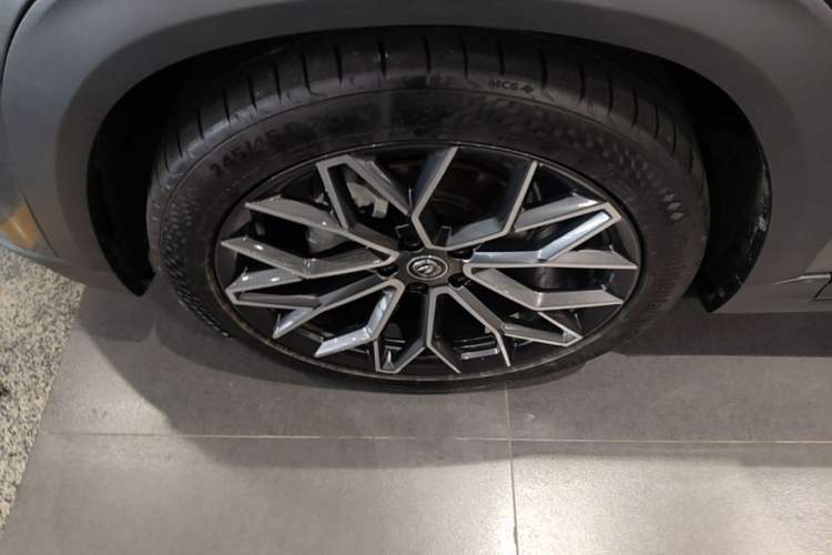 Used CHANGAN UNI-T 2022 1.5T Flagship Edition Left Front Wheel Hub