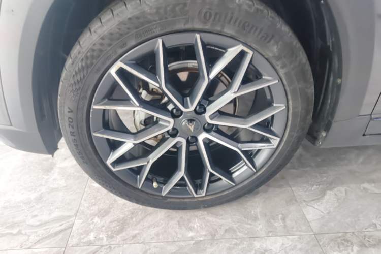 Used CHANGAN UNI-T 2022 1.5T Prestige Version Left Front Wheel Hub