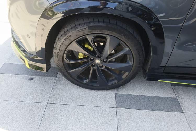 Used CHANGAN UNI-T 2022 1.5T Sport Edition Flagship Version Left Front Wheel Hub