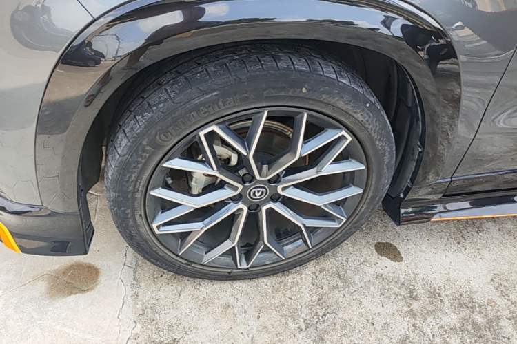 Used CHANGAN UNI-T 2022 1.5T Luxury Edition Left Front Wheel Hub