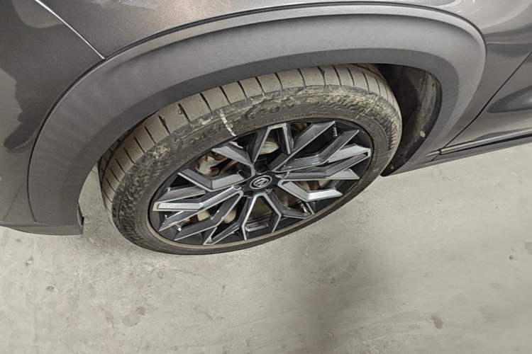 Used CHANGAN UNI-T 2022 1.5T Flagship Edition Left Front Wheel Hub