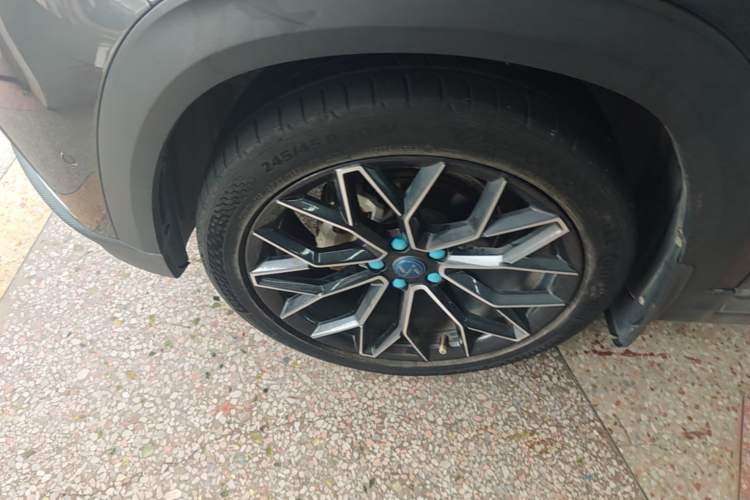 Used CHANGAN UNI-T 2022 1.5T Flagship Edition Left Front Wheel Hub