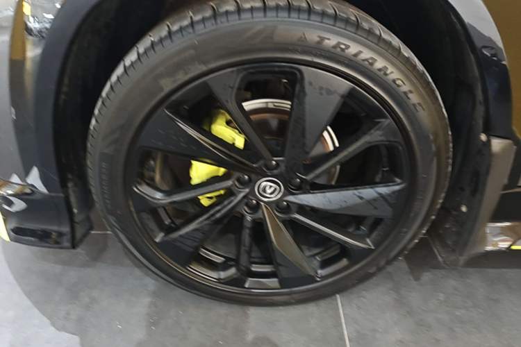 Used CHANGAN UNI-T 2022 1.5T Sport Edition Flagship Version Left Front Wheel Hub