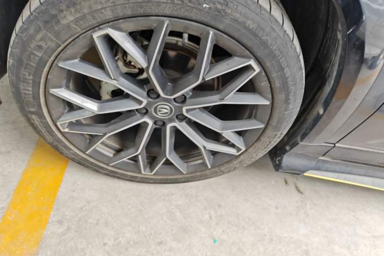 Used CHANGAN UNI-T 2022 1.5T Prestige Version Left Front Wheel Hub
