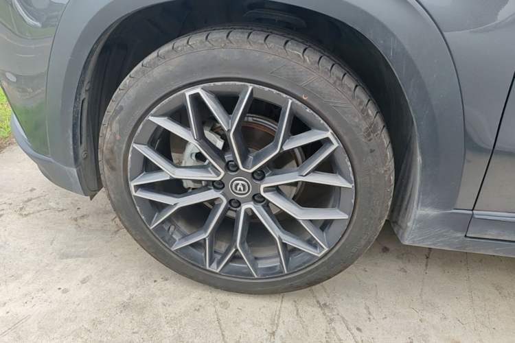 Used CHANGAN UNI-T 2022 1.5T Prestige Version Left Front Wheel Hub