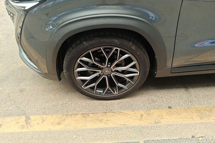 Used CHANGAN UNI-T 2022 1.5T Prestige Version Left Front Wheel Hub