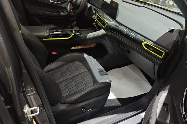 Used CHANGAN UNI-T 2022 1.5T Sport Edition Flagship Version Right Front Seat
