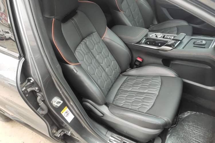 Used CHANGAN UNI-T 2022 2.0T Prestige Version Right Front Seat