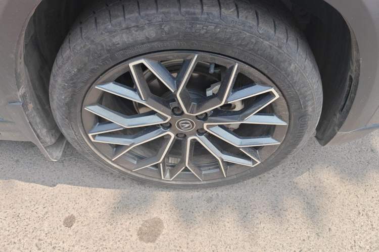 Used CHANGAN UNI-T 2022 1.5T Prestige Version Right Front Wheel Hub