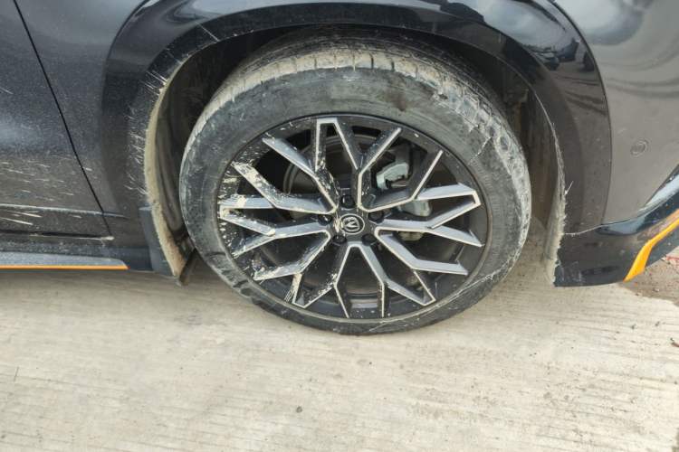 Used CHANGAN UNI-T 2022 1.5T Sport Edition Flagship Version Right Front Wheel Hub