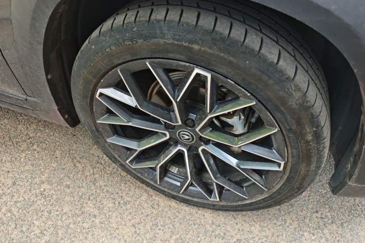 Used CHANGAN UNI-T 2022 1.5T Flagship Edition Right Front Wheel Hub