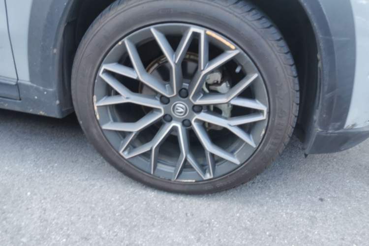 Used CHANGAN UNI-T 2022 1.5T Flagship Edition Right Front Wheel Hub