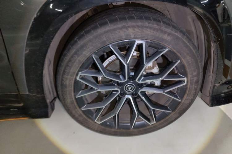 Used CHANGAN UNI-T 2022 1.5T Flagship Edition Right Front Wheel Hub