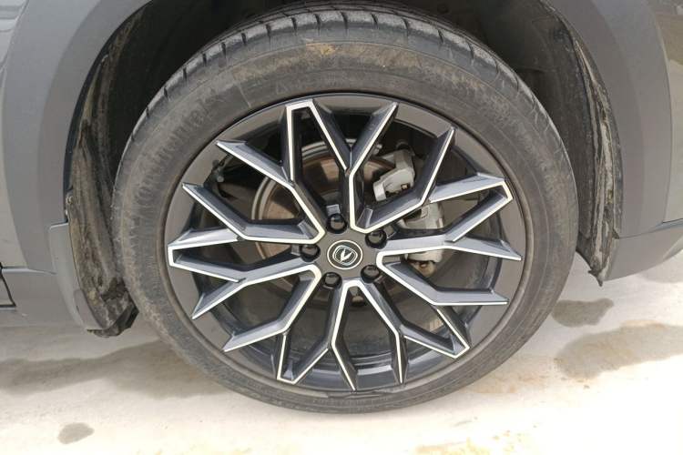 Used CHANGAN UNI-T 2022 1.5T Flagship Edition Right Front Wheel Hub