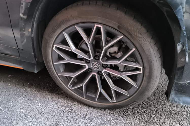 Used CHANGAN UNI-T 2022 1.5T Prestige Version Right Front Wheel Hub