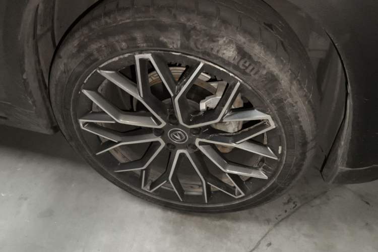 Used CHANGAN UNI-T 2022 1.5T Flagship Edition Right Front Wheel Hub