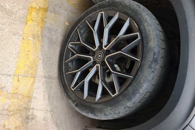 Used CHANGAN UNI-T 2022 1.5T Prestige Version Right Front Wheel Hub
