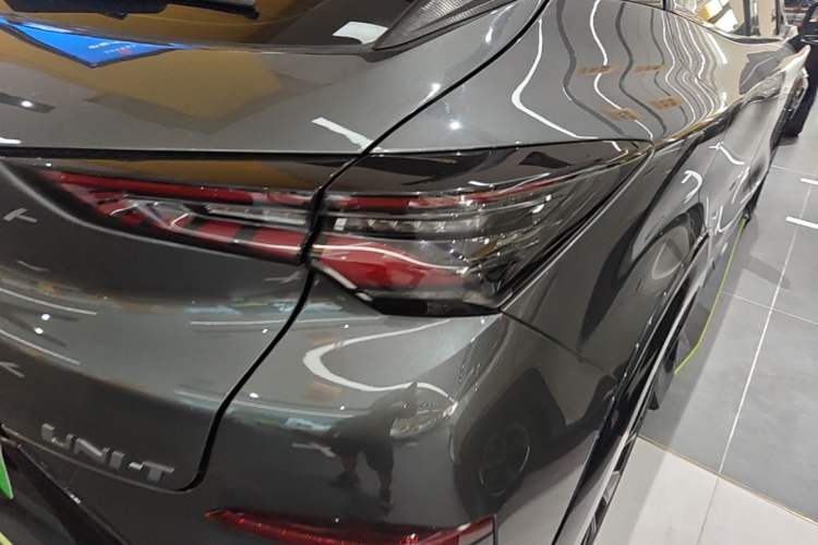 Used CHANGAN UNI-T 2022 1.5T Sport Edition Flagship Version Right Rear Taillight