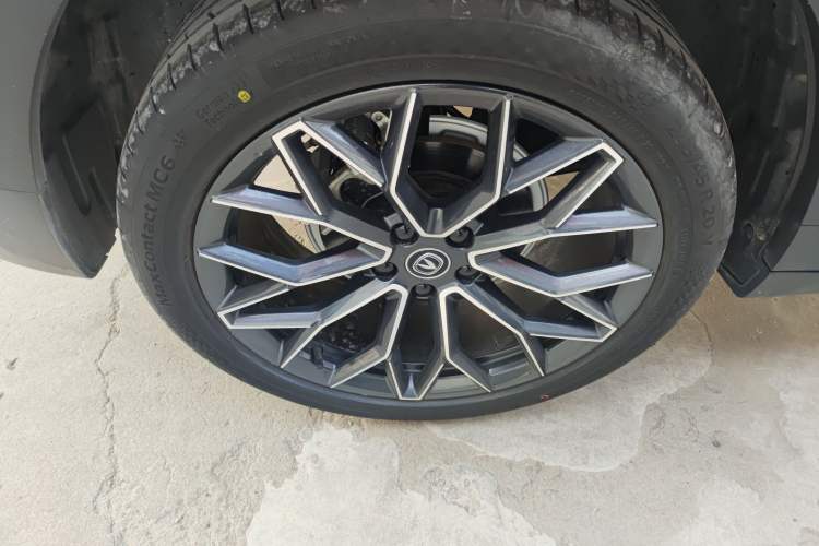 Used CHANGAN UNI-T 2022 1.5T Prestige Version Right Rear Wheel Hub