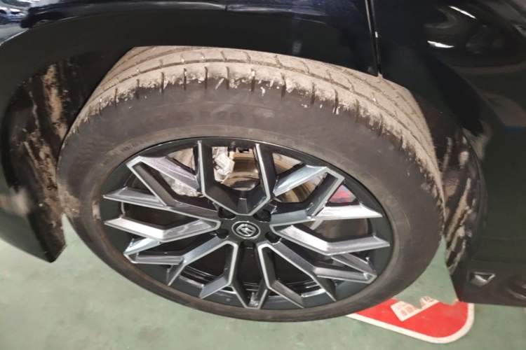 Used CHANGAN UNI-T 2022 1.5T Prestige Version Right Rear Wheel Hub