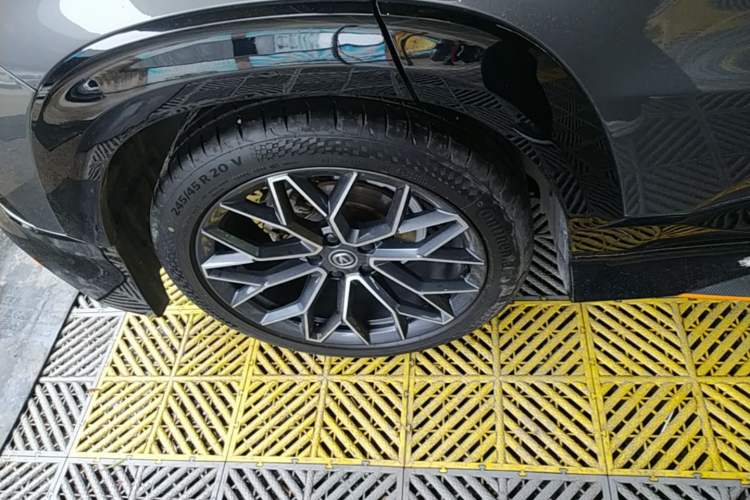Used CHANGAN UNI-T 2022 1.5T Luxury Edition Right Rear Wheel Hub