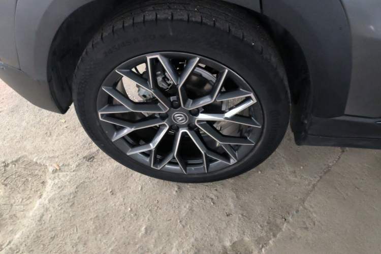 Used CHANGAN UNI-T 2022 1.5T Prestige Version Right Rear Wheel Hub