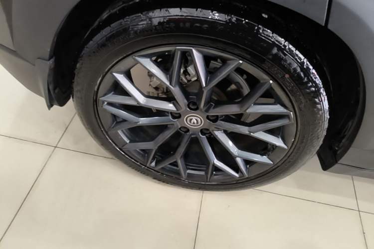 Used CHANGAN UNI-T 2022 2.0T Flagship Edition Right Rear Wheel Hub