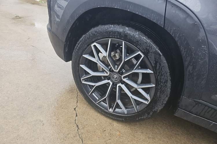 Used CHANGAN UNI-T 2022 1.5T Flagship Edition Right Rear Wheel Hub