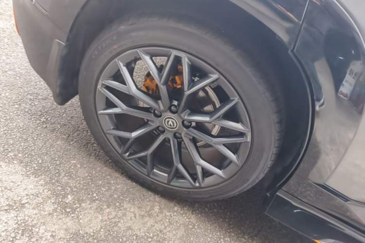 Used CHANGAN UNI-T 2022 1.5T Sport Edition Premium Version Right Rear Wheel Hub