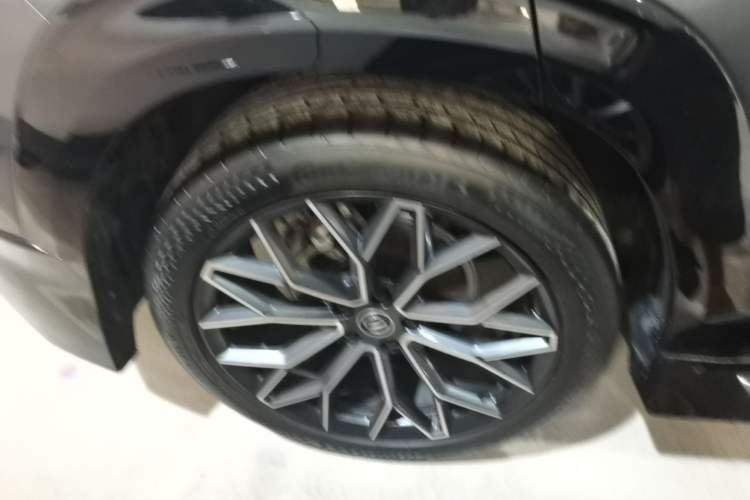 Used CHANGAN UNI-T 2022 1.5T Prestige Version Right Rear Wheel Hub