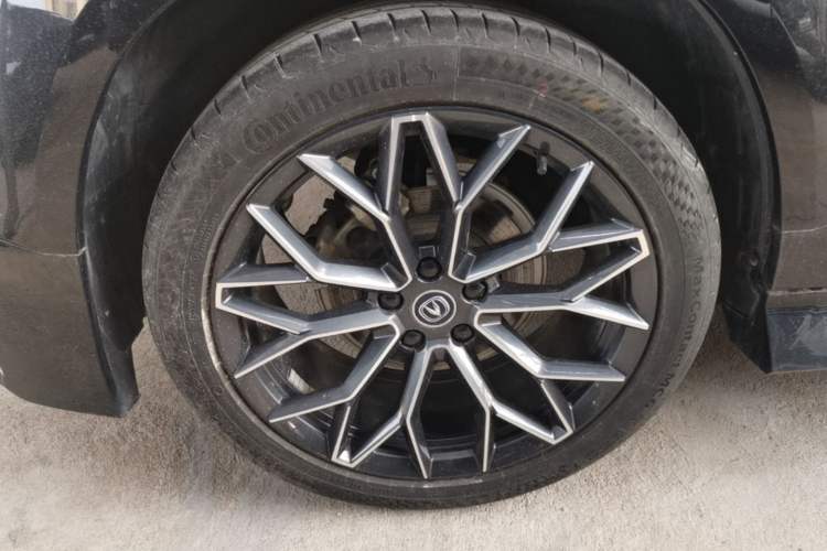 Used CHANGAN UNI-T 2022 1.5T Sport Edition Premium Version Right Rear Wheel Hub